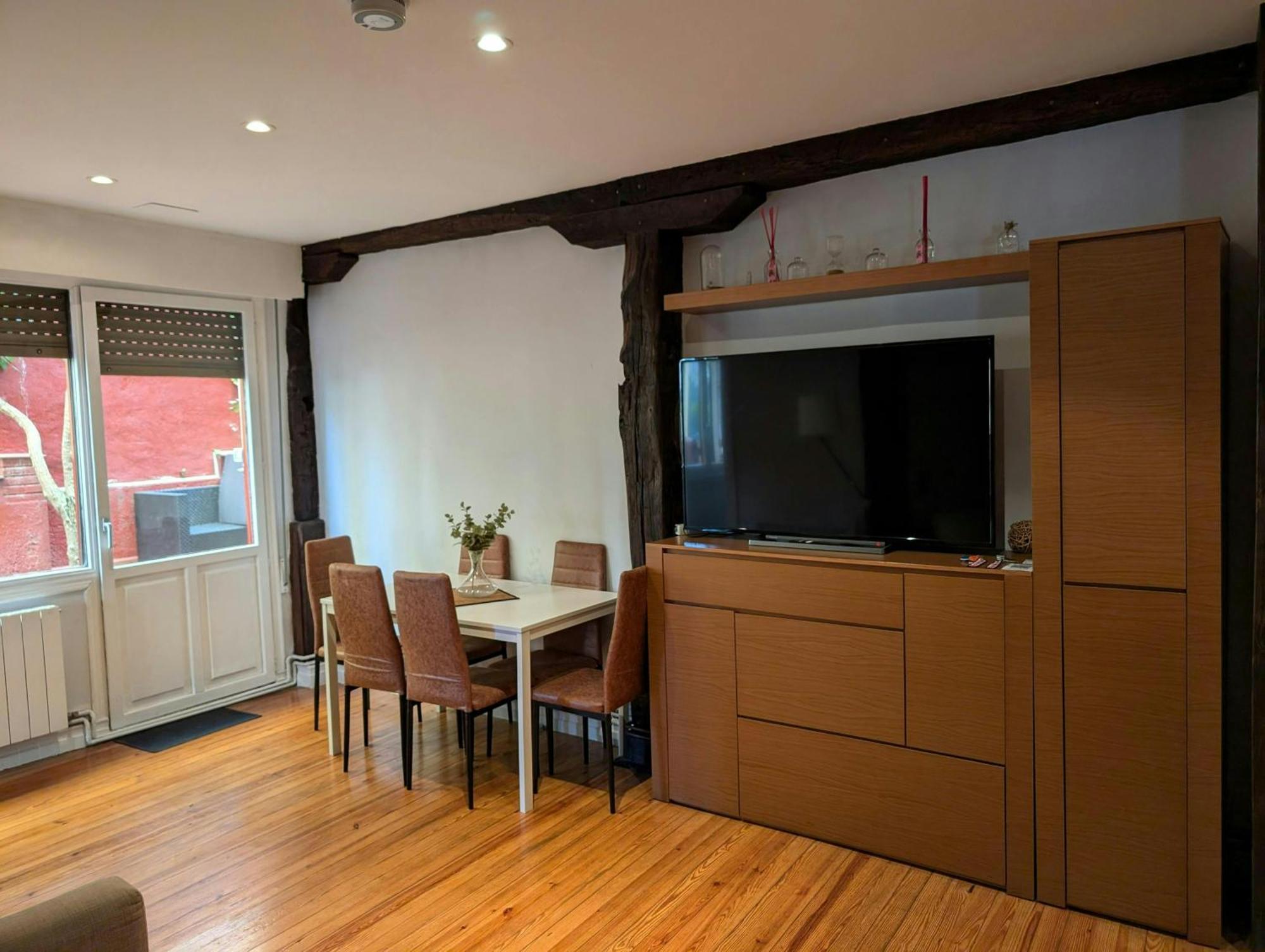 Oasis Ebi00551 Apartment